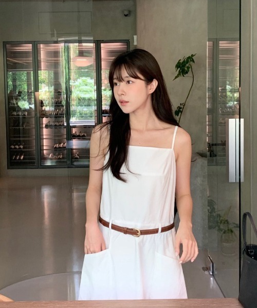 FAVORITO(ファヴォリート)の「ベルト付きポケット付きキャミワンピース(ワンピース・レディース・ネイビー/オフホワイト・F)」の8枚目の写真