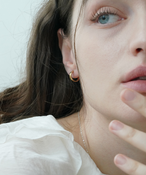 OVERGREY(オーバー グレイ)の「Infinity Earrings - Gold(ピアス(両耳用)・レディース・その他・FREE)」の2枚目の写真