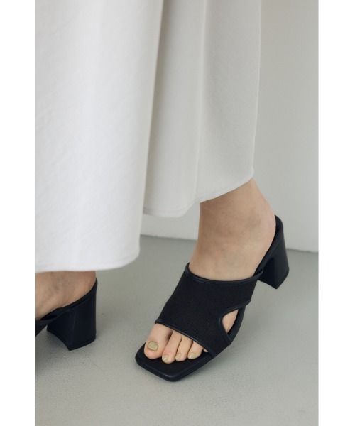 AZUL by moussy(アズールバイマウジー)の「カットアウトヒールサンダル 靴(サンダル・レディース・ブラック系その他/ブラック/ベージュ・SMALL/MEDIUM/LARGE)」の6枚目の写真