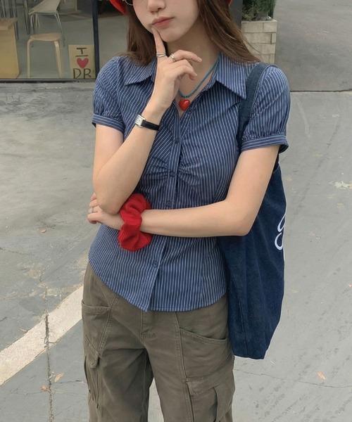 2ly2（トゥーリートゥー）の「ストライプシャツ レディース 半袖 開襟 コンパクトシルエット（シャツ/ブラウス・レディース・ネイビー・FREE）」の4枚目の写真