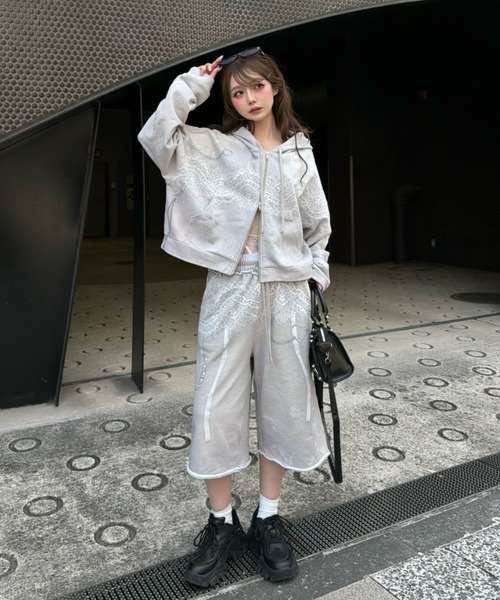 RAY CASSIN(レイカズン)の「【レース / プリント 】レイヤードダメージスウェットハーフパンツ / バミューダパンツ(スウェットパンツ・レディース・ホワイト系その他/ライトグレー/グレー・FREE)」の18枚目の写真