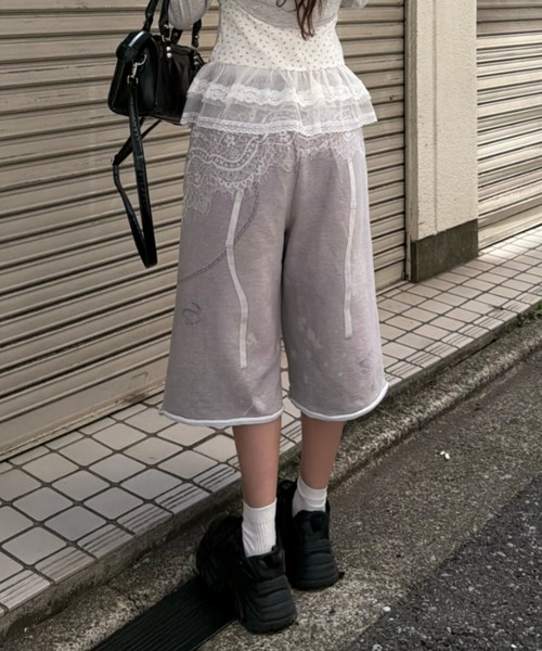 RAY CASSIN(レイカズン)の「【レース / プリント 】レイヤードダメージスウェットハーフパンツ / バミューダパンツ(スウェットパンツ・レディース・ホワイト系その他/ライトグレー/グレー・FREE)」の19枚目の写真