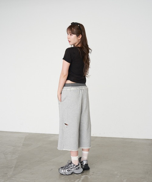 RAY CASSIN(レイカズン)の「【レース / プリント 】レイヤードダメージスウェットハーフパンツ / バミューダパンツ(スウェットパンツ・レディース・ホワイト系その他/ライトグレー/グレー・FREE)」の9枚目の写真