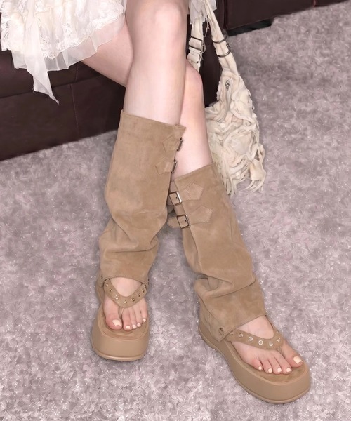 Vipoa(ヴィポア)の「Suede belted boots tongs sandal(サンダル・レディース・ブラック/ベージュ・MEDIUM/SMALL/LARGE)」の2枚目の写真