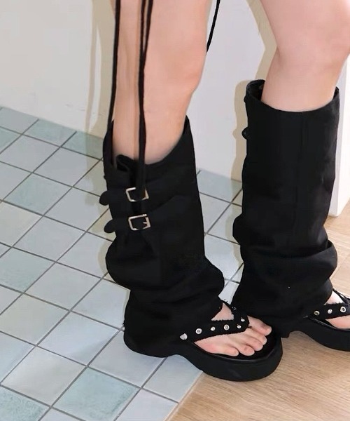 Vipoa(ヴィポア)の「Suede belted boots tongs sandal(サンダル・レディース・ブラック/ベージュ・MEDIUM/SMALL/LARGE)」の12枚目の写真