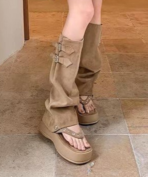 Vipoa(ヴィポア)の「Suede belted boots tongs sandal(サンダル・レディース・ブラック/ベージュ・MEDIUM/SMALL/LARGE)」の18枚目の写真