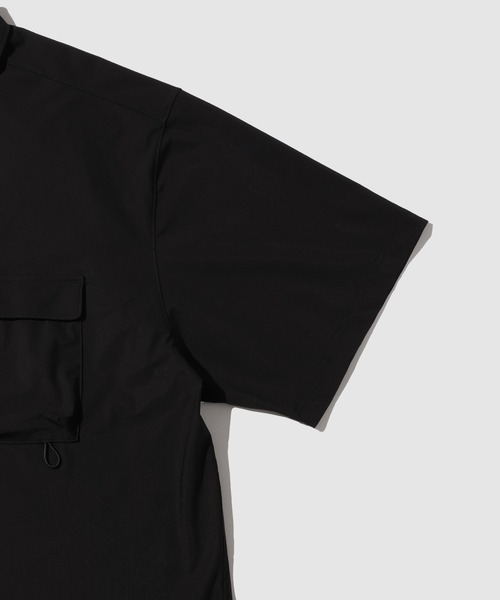NAVY（ネイビー）の「【SARARI /サラリ】接触冷感 極冷ドロストオーバーサイズ UVカット半袖シャツ（シャツ/ブラウス・メンズ・チャコールグレー/ブラック・L/XL/S/M）」の6枚目の写真