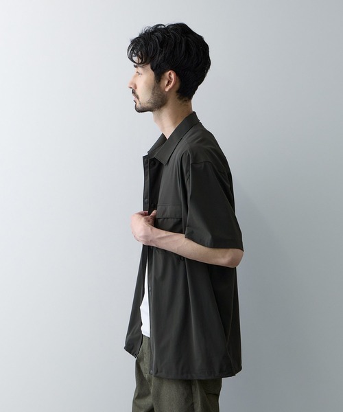 NAVY（ネイビー）の「【SARARI /サラリ】接触冷感 極冷ドロストオーバーサイズ UVカット半袖シャツ（シャツ/ブラウス・メンズ・チャコールグレー/ブラック・L/XL/S/M）」の14枚目の写真
