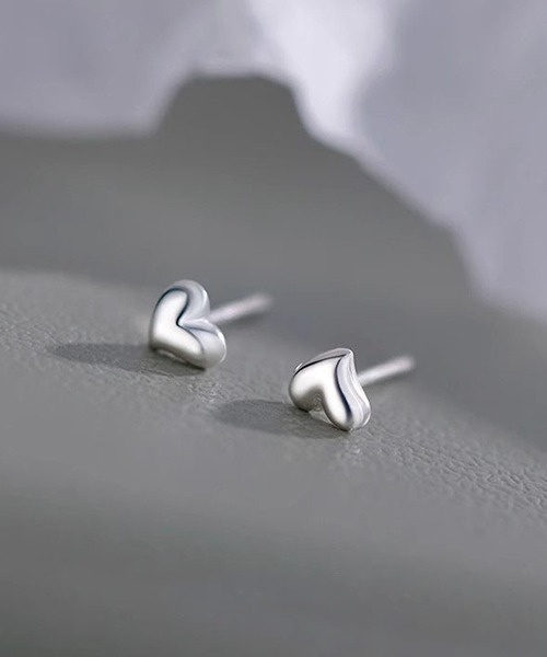 B.I.D.(ビーアイディー)の「《EKG194/ハートワンポイントピアス/両耳用/(NEZ)(ピアス(両耳用)・レディース・シルバー・FREE)」の6枚目の写真