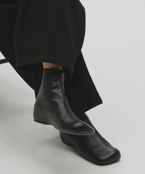 TODAYFUL(トゥデイフル)の「TODAYFUL Square Leather Flat Boots スクエアレザーフラットブーツ/12621019(ブーツ・レディース・ブラック・36/37/38)」の9枚目の写真