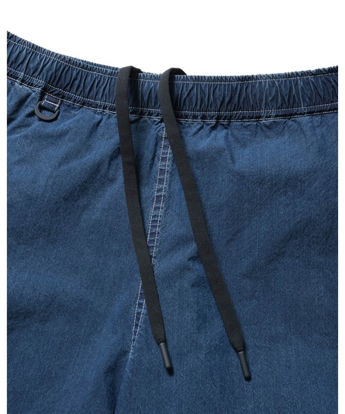 F.C.Real Bristol(エフシーレアルブリストル)の「WASHED CRISP DENIM TRACK PANTS(その他パンツ・メンズ・インディゴブルー/ブラック・X-LARGE/SMALL/MEDIUM/LARGE)」の5枚目の写真
