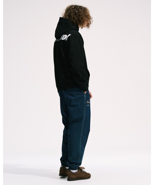 F.C.Real Bristol(エフシーレアルブリストル)の「WASHED CRISP DENIM TRACK PANTS(その他パンツ・メンズ・インディゴブルー/ブラック・X-LARGE/SMALL/MEDIUM/LARGE)」の9枚目の写真