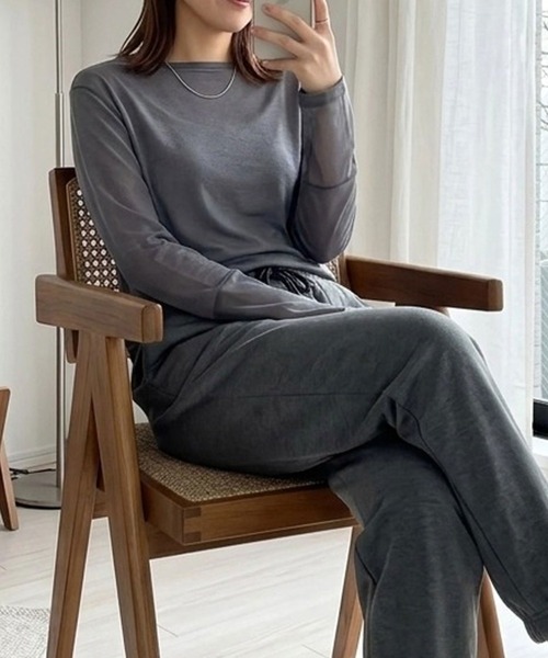 ANPAS（アンパス）の「Semi-Sheer Tulle Sleeve T-Shirt  / セミシアー袖チュール切替Tシャツ／透け感トップス 大人フェミニン シアーカットソー 長袖（Tシャツ/カットソー・レディース・ブラック/ダークブラウン/クリーム/ブルーグレー・L/M）」の14枚目の写真