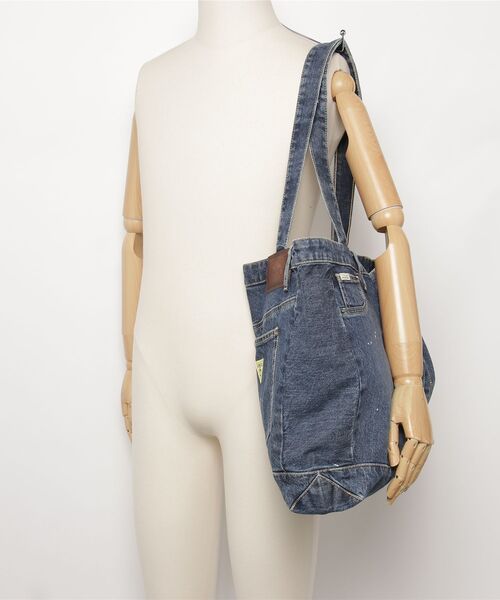 GUESS JEANS X Minions Denim Tote | GUESS(ゲス) JAPAN 公式