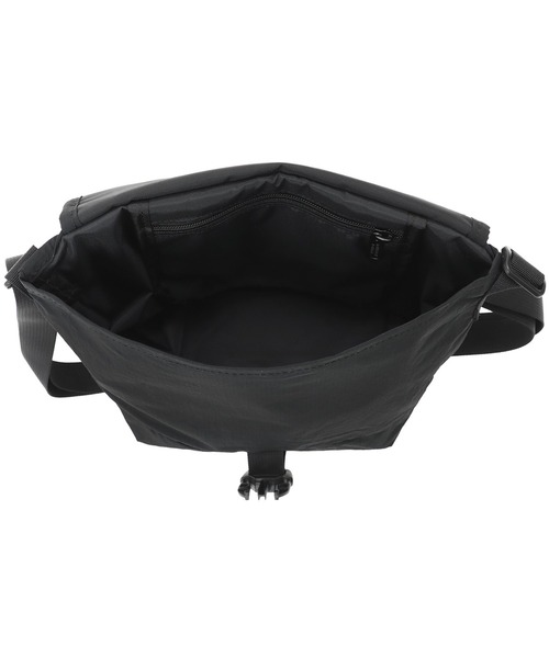 Manhattan Portage（マンハッタンポーテージ）の「NYLON MESSENGER BAG (XXS) FZP RIPSTOP TASLAN CCC（メッセンジャーバッグ・メンズ・ブラック・X-SMALL）」の6枚目の写真
