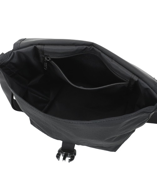 Manhattan Portage（マンハッタンポーテージ）の「NYLON MESSENGER BAG (XXS) FZP RIPSTOP TASLAN CCC（メッセンジャーバッグ・メンズ・ブラック・X-SMALL）」の8枚目の写真
