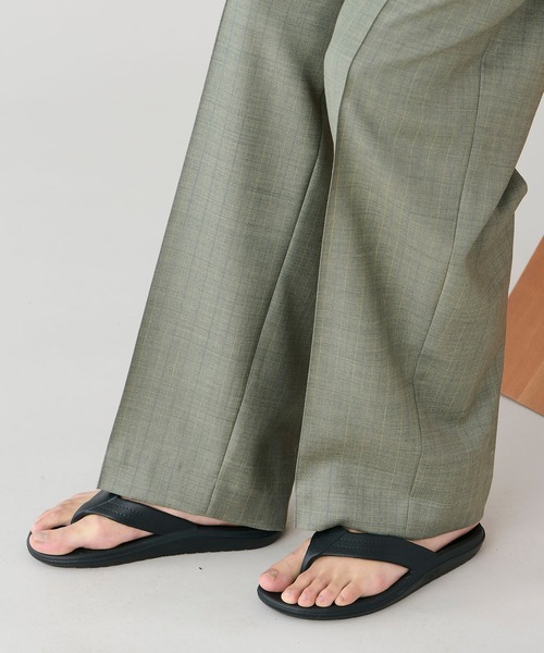 ISLAND SLIPPER(アイランドスリッパ)の「ISLAND SLIPPER | EVA サンダル WOMEN(サンダル・レディース・ホワイト/ブラック・5/6/7)」の5枚目の写真