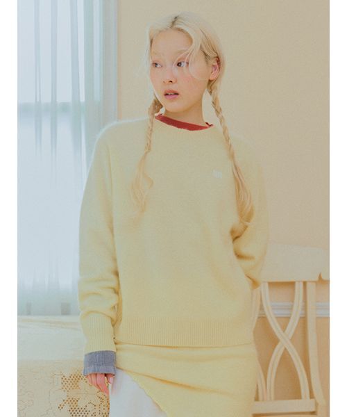 FURFUR(ファーファー)の「ウールミンクロゴ刺繍クルーネックニット(ニット/セーター・レディース・チャコールグレー/イエロー/サックスブルー/オフホワイト・F)」の1枚目の写真
