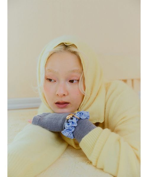FURFUR(ファーファー)の「ウールミンクロゴ刺繍クルーネックニット(ニット/セーター・レディース・チャコールグレー/イエロー/サックスブルー/オフホワイト・F)」の6枚目の写真