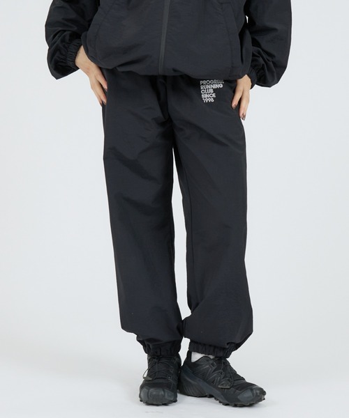 ABAHOUSE(アバハウス)の「【PROGRESS RUNNING CLUB (プログレスランニングクラブ) 】1998 Running Pants / トラックパンツ / ジャージ(その他パンツ・メンズ・ブラック・M/L/XL)」の1枚目の写真