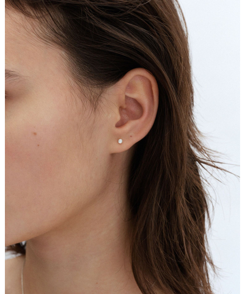 ANOTHERLAYER(アナザーレイヤー)の「3mm Bezel Stud - Silver (silver925)(ピアス(両耳用)・レディース・シルバー・FREE)」の2枚目の写真