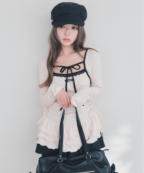 OLIVE des OLIVE(オリーブデオリーブ)の「配色パイピングフリルチュニック(チュニック・レディース・オフホワイト/ピンク/ブラック・FREE)」の4枚目の写真