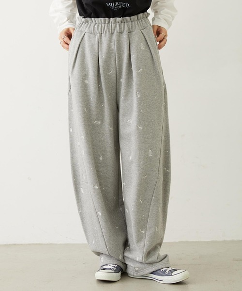 MILKFED.（ミルクフェド）の「EMBROIDERED ROSE SWEAT WIDE PANTS（スウェットパンツ・レディース・オートミール/ネイビー/アッシュ・ONE SIZE）」の2枚目の写真