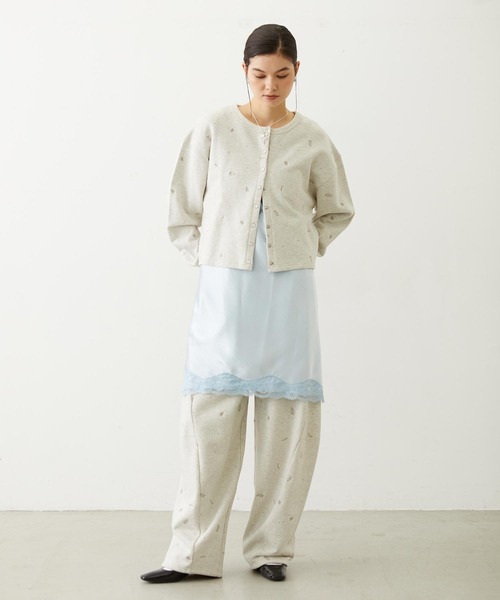 MILKFED.（ミルクフェド）の「EMBROIDERED ROSE SWEAT WIDE PANTS（スウェットパンツ・レディース・オートミール/ネイビー/アッシュ・ONE SIZE）」の10枚目の写真