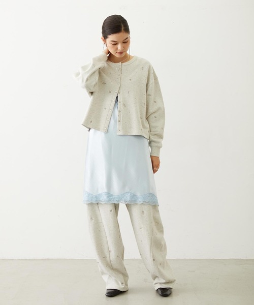 MILKFED.（ミルクフェド）の「EMBROIDERED ROSE SWEAT WIDE PANTS（スウェットパンツ・レディース・オートミール/ネイビー/アッシュ・ONE SIZE）」の11枚目の写真