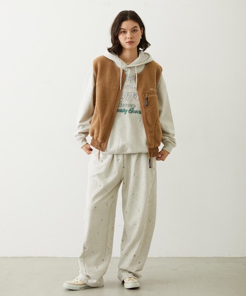 MILKFED.（ミルクフェド）の「EMBROIDERED ROSE SWEAT WIDE PANTS（スウェットパンツ・レディース・オートミール/ネイビー/アッシュ・ONE SIZE）」の7枚目の写真