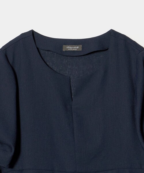 A DAY IN THE LIFE UNITED ARROWS(アデイインザライフユナイテッドアローズ)の「ツイル ペプラム ツイストスリーブブラウス 2 <A DAY IN THE LIFE>(シャツ/ブラウス・レディース・その他1/ライトブルー/ネイビー・FREE)」の15枚目の写真