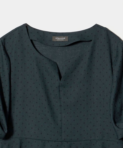 A DAY IN THE LIFE UNITED ARROWS(アデイインザライフユナイテッドアローズ)の「ツイル ペプラム ツイストスリーブブラウス 2 <A DAY IN THE LIFE>(シャツ/ブラウス・レディース・その他1/ライトブルー/ネイビー・FREE)」の17枚目の写真