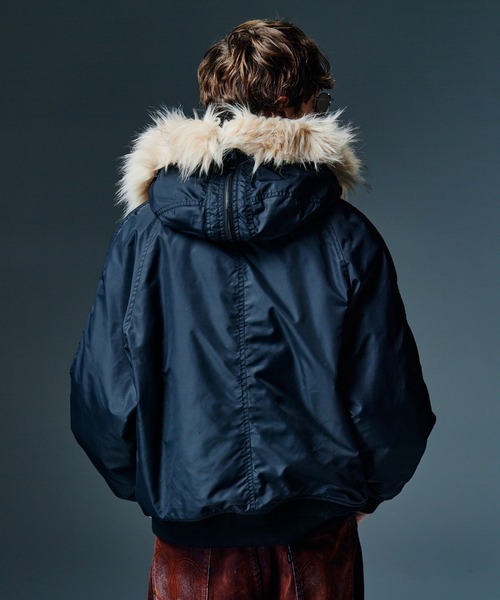 glamb(グラム)の「Luxe Flight Jacket / リュクスフライトジャケット(ミリタリージャケット・メンズ・ワイン/ブラック/カーキ・S/M/L)」の15枚目の写真