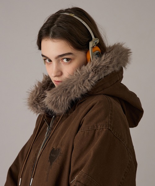 ONCILY(オンシェリー)の「HEART LOGO DUCK FAUX-FUR BLOUSON / ハートロゴダックフェイクファーブルゾン(ブルゾン・メンズ・ブラック/ブラウン/ベージュ/カーキ・SMALL/MEDIUM/LARGE)」の10枚目の写真