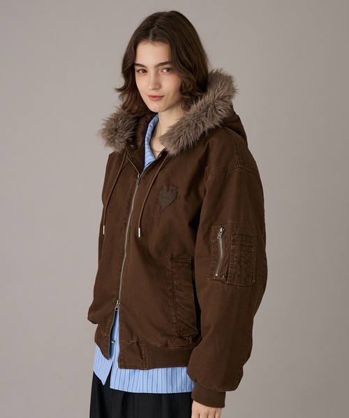 ONCILY(オンシェリー)の「HEART LOGO DUCK FAUX-FUR BLOUSON / ハートロゴダックフェイクファーブルゾン(ブルゾン・メンズ・ブラック/ブラウン/ベージュ/カーキ・SMALL/MEDIUM/LARGE)」の8枚目の写真