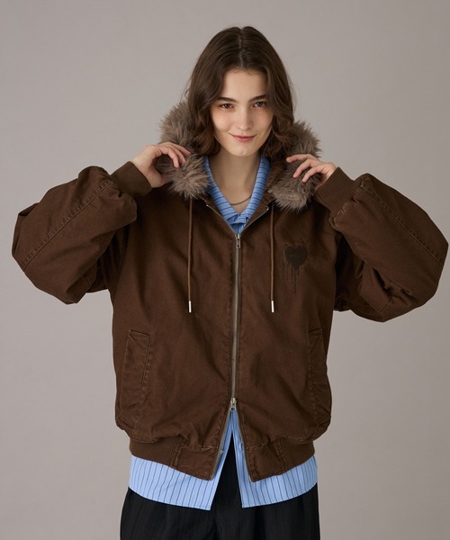 ONCILY(オンシェリー)の「HEART LOGO DUCK FAUX-FUR BLOUSON / ハートロゴダックフェイクファーブルゾン(ブルゾン・メンズ・ブラック/ブラウン/ベージュ/カーキ・SMALL/MEDIUM/LARGE)」の7枚目の写真
