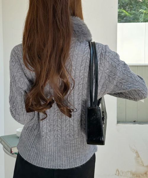 Ada.(エイダ)の「ファー付き ケーブル編み ジップアップ ニット カーディガン(カーディガン/ボレロ・レディース・ホワイト/グレー/ベージュ・FREE)」の13枚目の写真