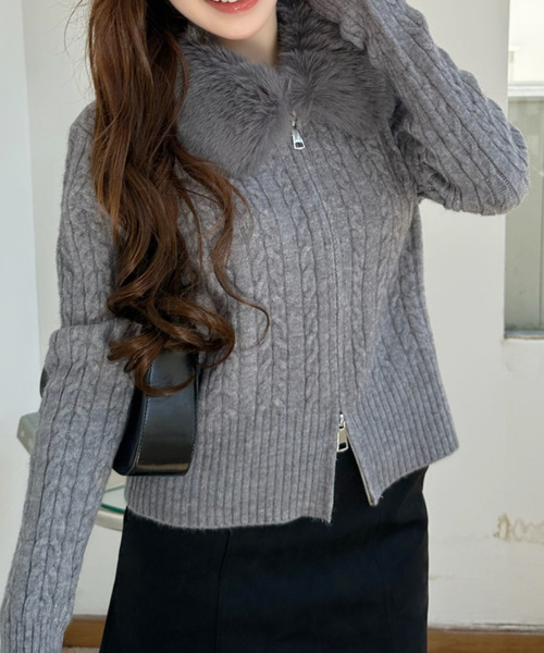 Ada.(エイダ)の「ファー付き ケーブル編み ジップアップ ニット カーディガン(カーディガン/ボレロ・レディース・ホワイト/グレー/ベージュ・FREE)」の8枚目の写真