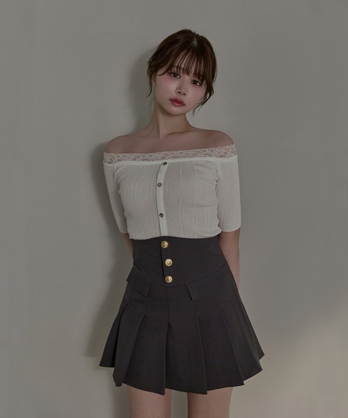 M DOLLY(エムドリー)の「Solene gold button pleats skirt / ソレーヌゴールドボタンプリーツスカート(スカート・レディース・グレー/ブラウン・M/S)」の3枚目の写真