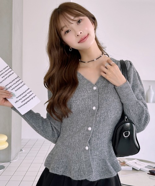 Ada.(エイダ)の「パフスリーブ Vネック ニット カーディガン(カーディガン/ボレロ・レディース・ブラック/レッド/グレー/アイボリー・FREE)」の14枚目の写真