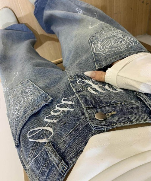 HAILY(ヘイリー)の「フラワー刺繍ルーズワイドデニムパンツ(デニムパンツ・レディース・ブルー・L/M/S)」の4枚目の写真