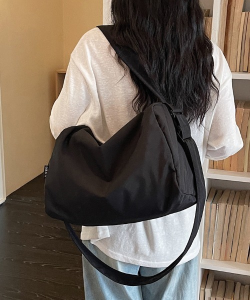 Alum'(アルム)の「【キャリーオン対応】サイドポケットトラベルボストンバッグ / 2way 大容量(ボストンバッグ・レディース・ブラック/グレー/ホワイト/ブルー/パープル・FREE)」の2枚目の写真