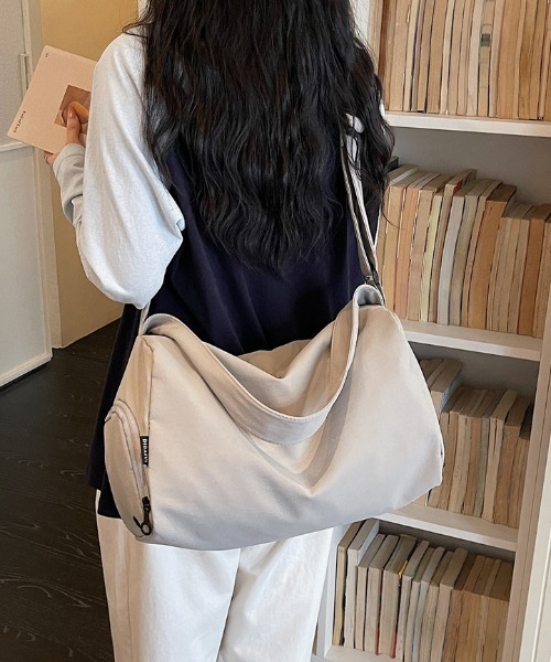 Alum'(アルム)の「【キャリーオン対応】サイドポケットトラベルボストンバッグ / 2way 大容量(ボストンバッグ・レディース・ブラック/グレー/ホワイト/ブルー/パープル・FREE)」の20枚目の写真