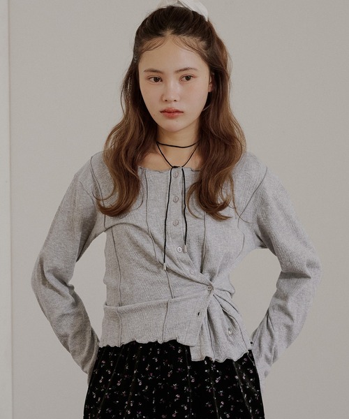 MUHET(ミュエータ)の「outseam side button cardigan / サイドボタンカーディガン(カーディガン/ボレロ・レディース・ネイビー/ミント/グレー・FREE)」の2枚目の写真