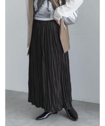 サテンランダムプリーツロングスカート