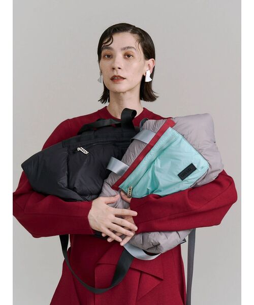UN3D.(アンスリード)の「HUGE CROSSBODY BAG / ヒュージクロスボディバッグ(ボディバッグ/ウエストポーチ・レディース・ブラック/その他1・FREE)」の5枚目の写真
