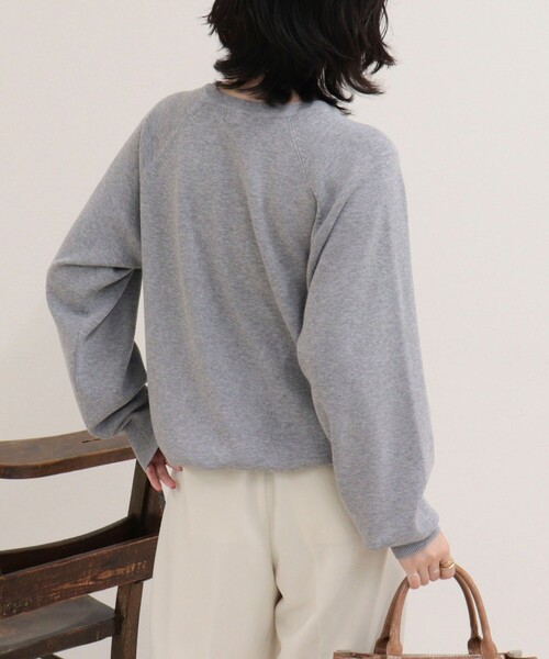fredy emue(フレディエミュ)の「FR刺しゅうドロストスウェットニット(ニット/セーター・レディース・ベージュ/グレー/アイボリー/ブルー・38)」の16枚目の写真