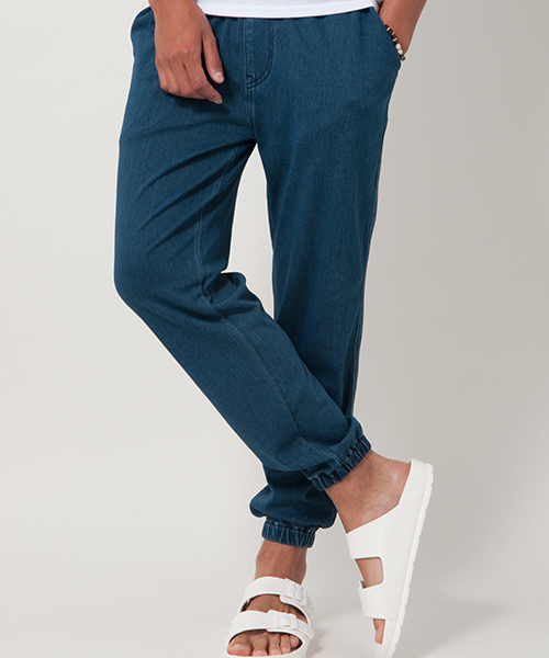 ikka(イッカ)の「ニットデニムジョガーパンツ(その他パンツ・メンズ・ブルー/ネイビー・MEDIUM/X-LARGE/SMALL/LARGE)」の1枚目の写真