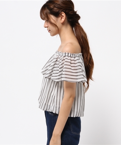 mysty woman(ミスティウーマン)の「シフォンストライプ柄オフショルバルーンブラウス(シャツ/ブラウス・レディース・ブラック系その他/グレー系その他/ブラウン系その他・FREE)」の5枚目の写真