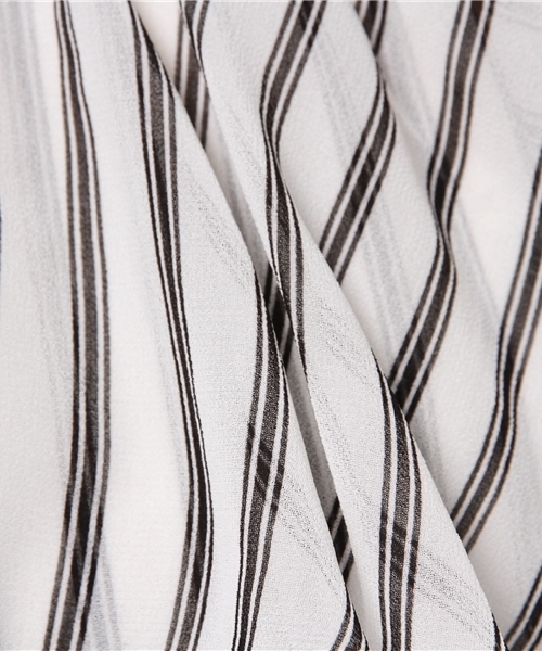 mysty woman(ミスティウーマン)の「シフォンストライプ柄オフショルバルーンブラウス(シャツ/ブラウス・レディース・ブラック系その他/グレー系その他/ブラウン系その他・FREE)」の10枚目の写真